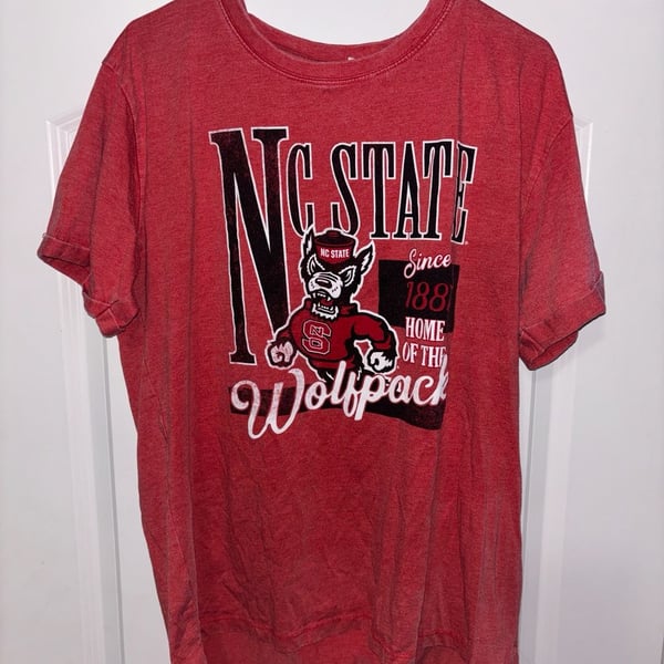 Pressbox NC State Wolfpack T-Shirt Size 2XL Red Distressed Logo