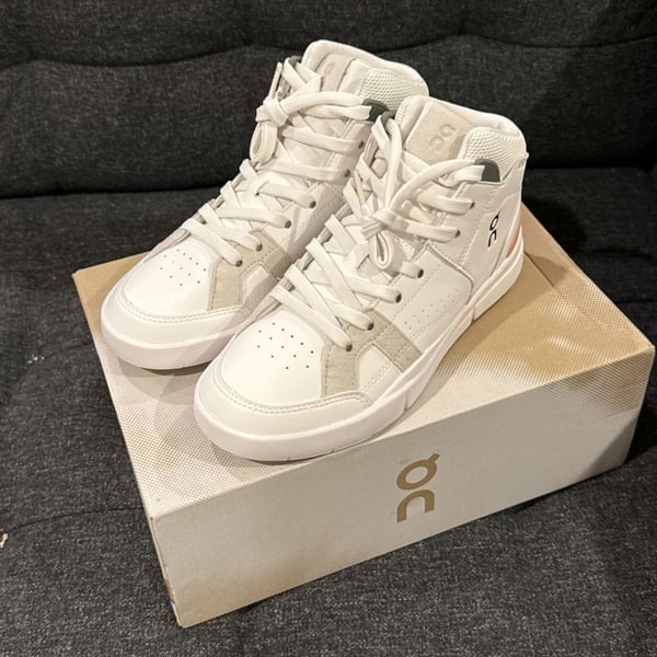 5.5W - On The Roger Clubhouse Mid White Rose Sneakers
