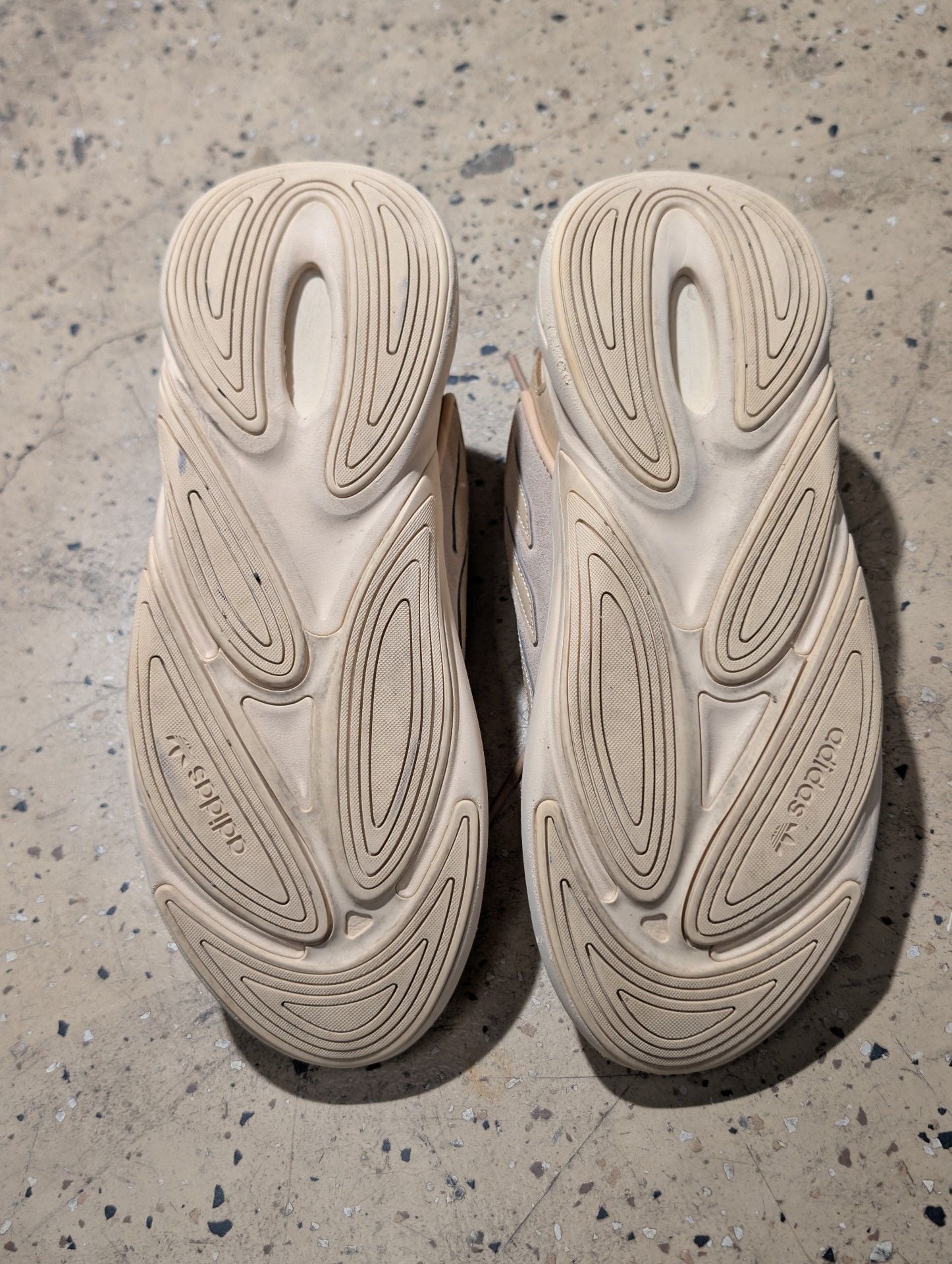 Adidas Ozelia Size 10.5 Beige Casual Sneakers 5
