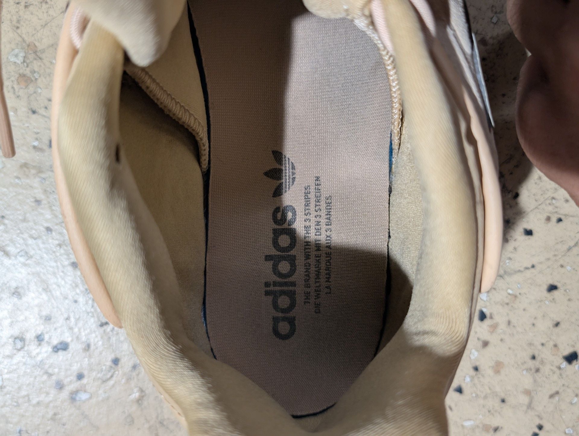 Adidas Ozelia Size 10.5 Beige Casual Sneakers 6