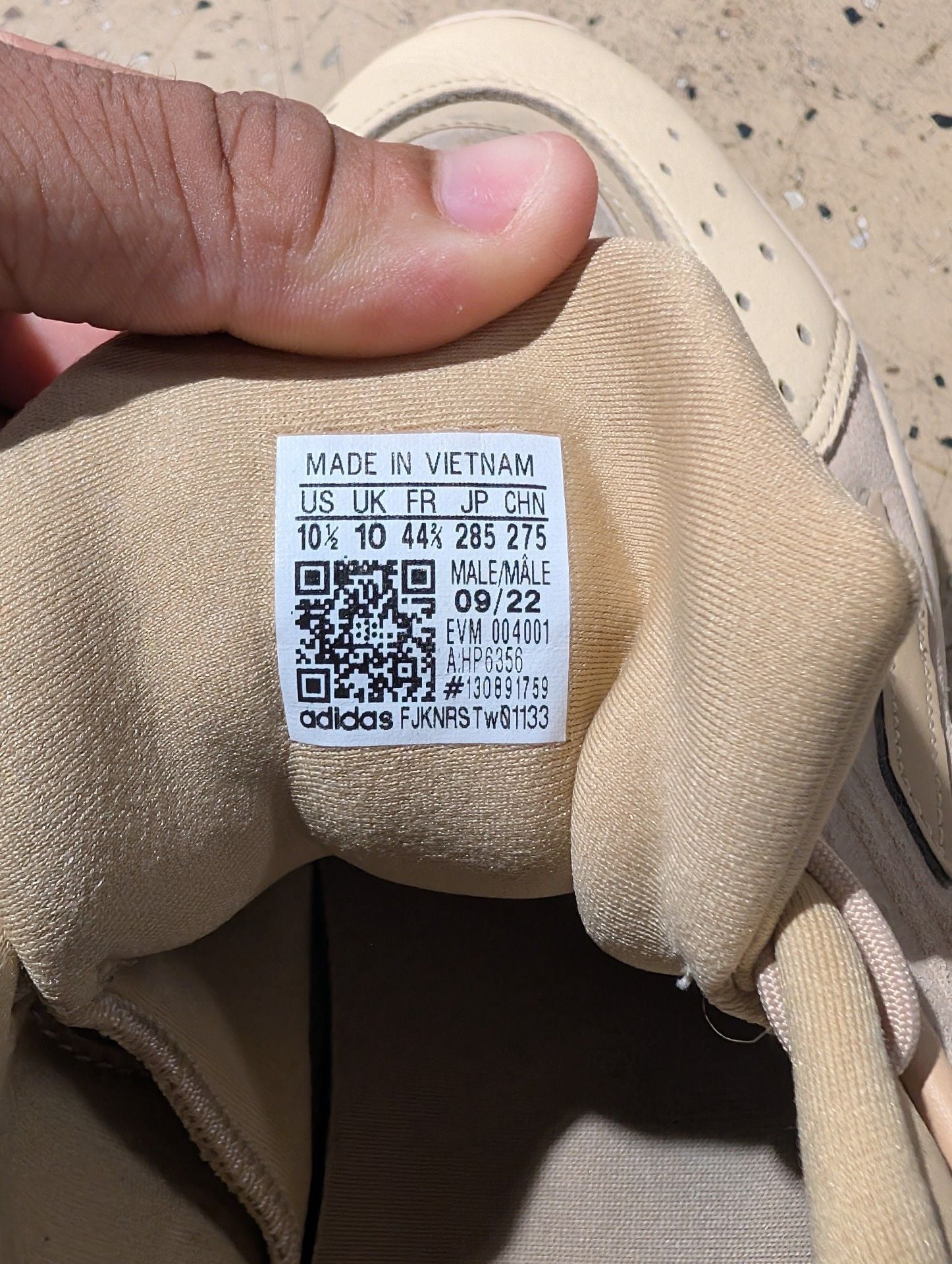 Adidas Ozelia Size 10.5 Beige Casual Sneakers 7