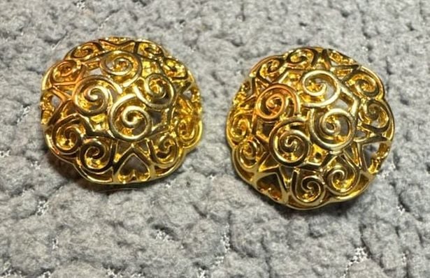 Trifari Gold Tone Filigree Swirl Clip On Earrings 2