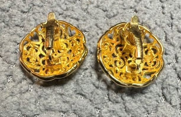 Trifari Gold Tone Filigree Swirl Clip On Earrings 3