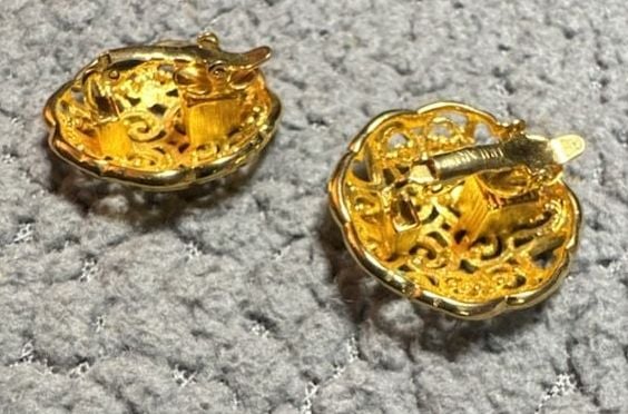 Trifari Gold Tone Filigree Swirl Clip On Earrings 4