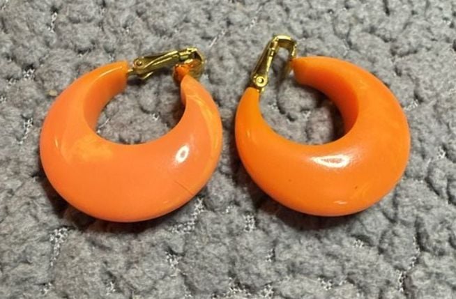 Vintage Orange Bakelite Chunky Hoop Clip On Earrings 2