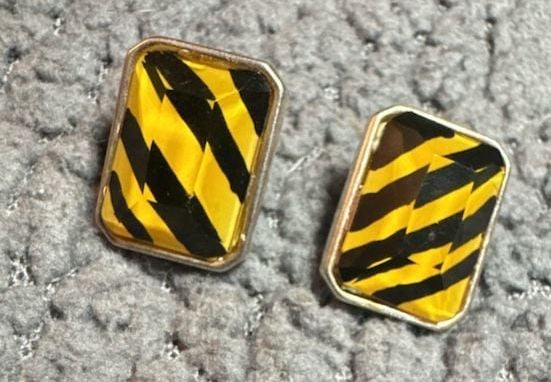 Unbranded Black Yellow Caution Stripe Stud Earrings 2
