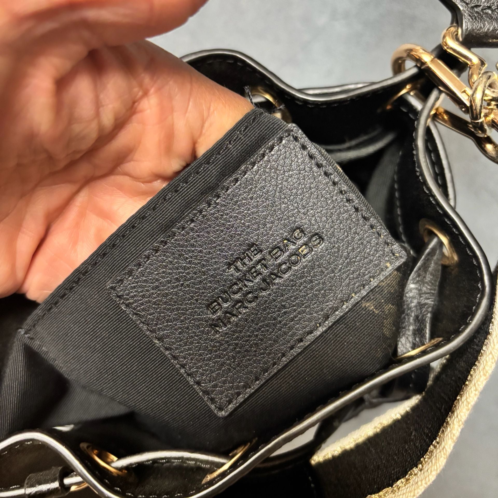 Marc Jacobs The Leather Bucket Bag Black Crossbody Small 7