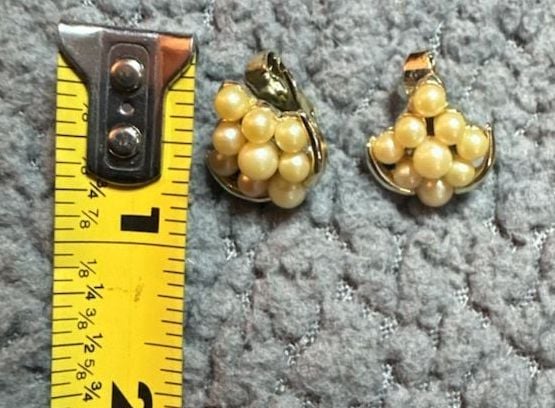 Vintage Faux Pearl Grape Cluster Gold Tone Clip Earrings 4