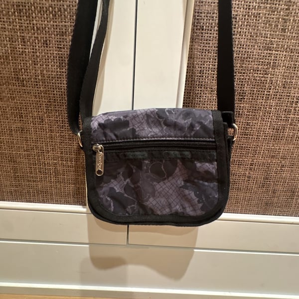Lesportsac small crossbody purse Like new