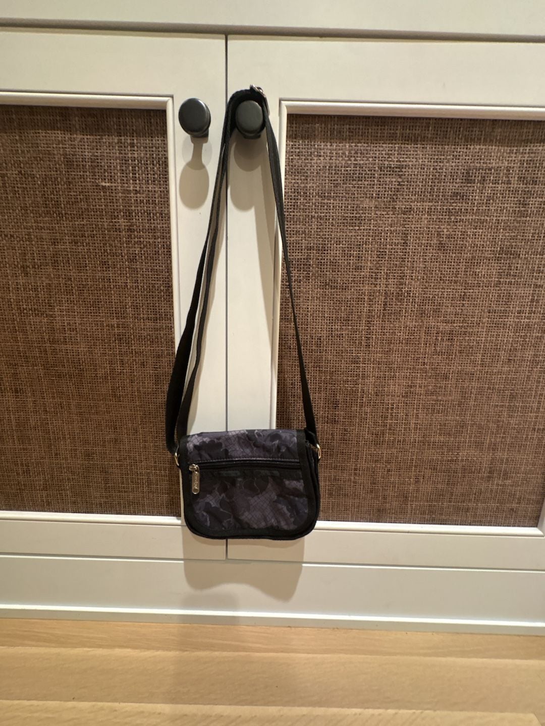 Lesportsac small crossbody purse Like new 3