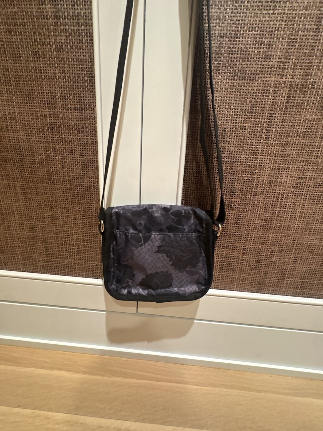 Lesportsac small crossbody purse Like new 4