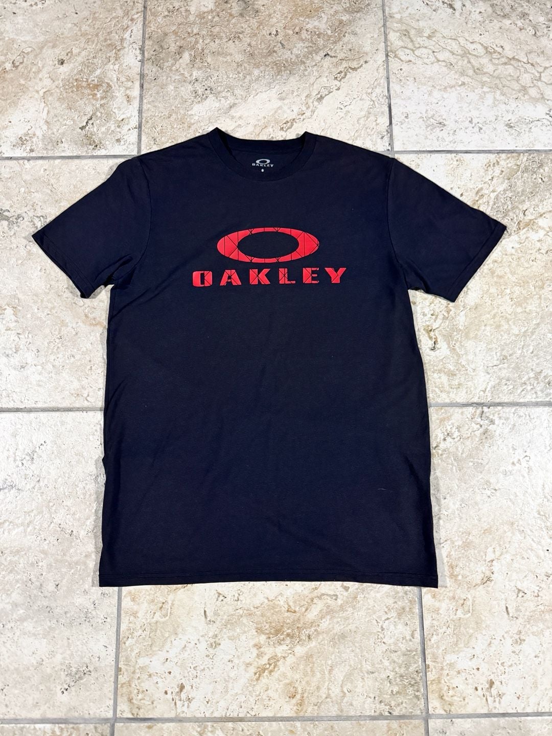 Oakley Machined T-Shirt Size L Black Red Graphic Logo 2