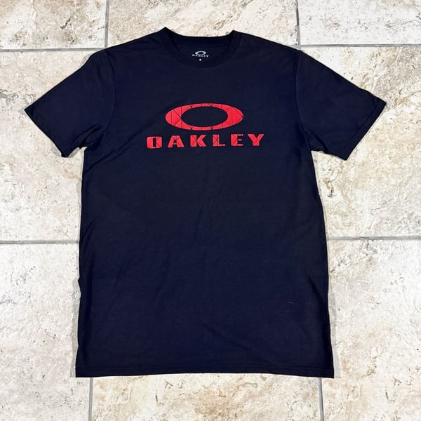 Oakley Machined T-Shirt Size L Black Red Graphic Logo