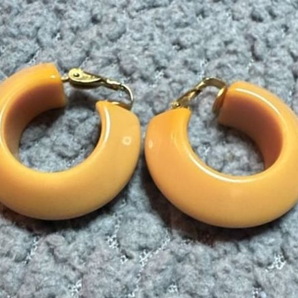 Vintage Butterscotch Bakelite Chunky Hoop Clip Earrings