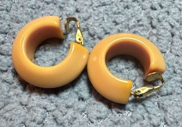 Vintage Butterscotch Bakelite Chunky Hoop Clip Earrings 3