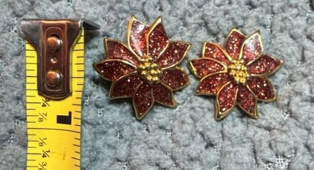 Avon Poinsettia Earrings Red Glitter Enamel Gold Tone 4
