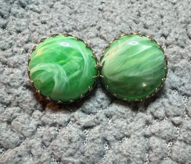 Vintage Green Swirl Glass Gold Tone Clip On Earrings 2