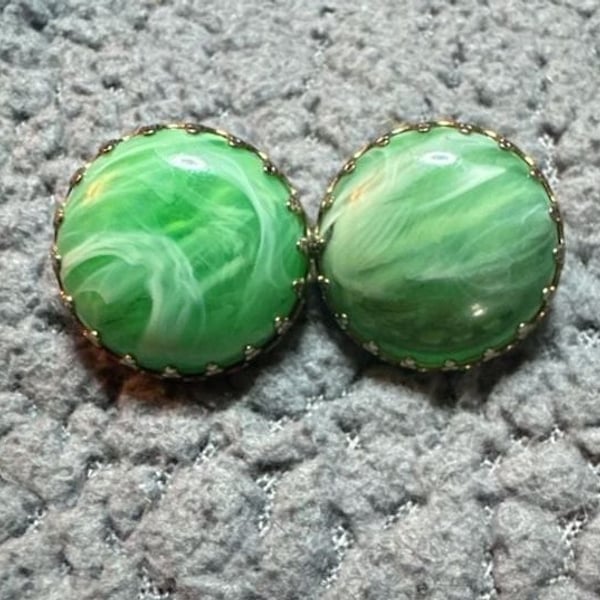 Vintage Green Swirl Glass Gold Tone Clip On Earrings
