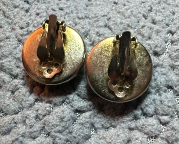 Vintage Green Swirl Glass Gold Tone Clip On Earrings 3