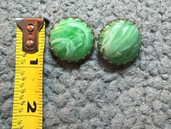 Vintage Green Swirl Glass Gold Tone Clip On Earrings 4