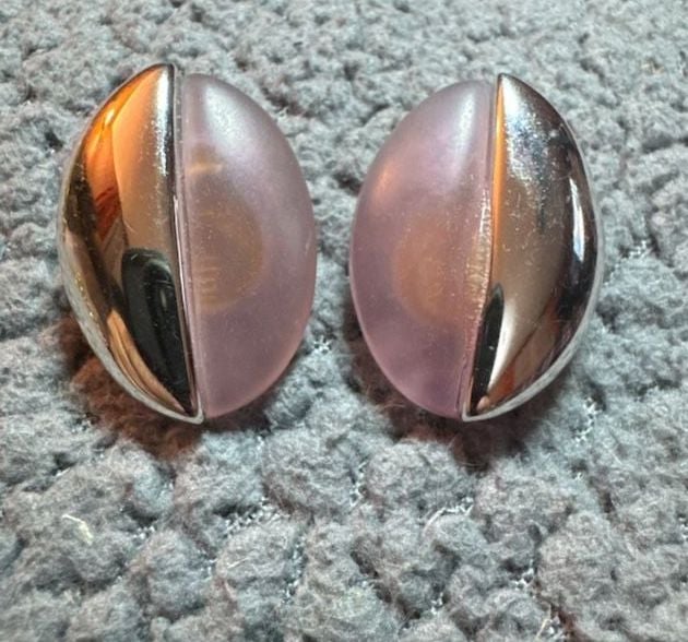 Vintage Pink Resin Silver Tone Oval Clip On Earrings 1