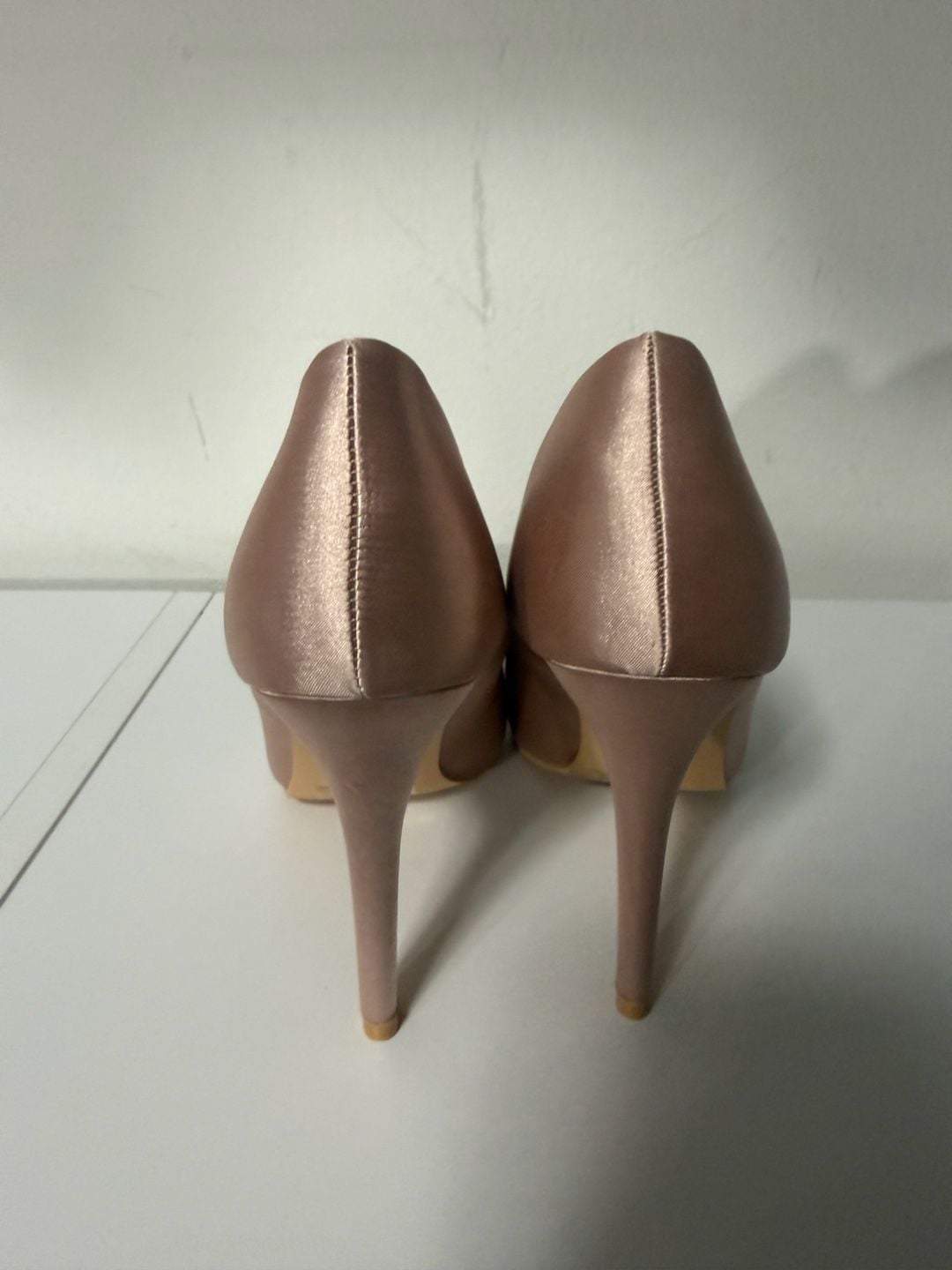 Berness Fatima Size 6.5 Pink Satin Crystal Brooch Pumps 5