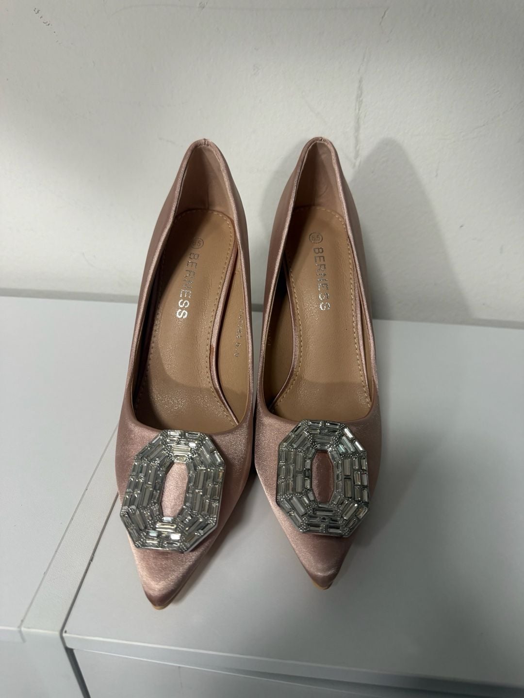 Berness Fatima Size 6.5 Pink Satin Crystal Brooch Pumps 6