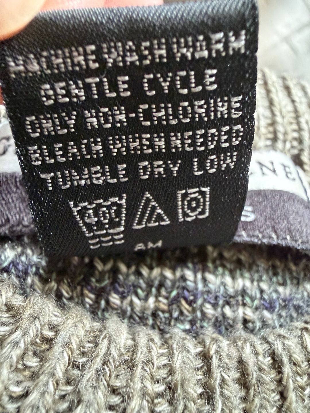 Geoffrey Beene Classics Sweater Size M Geometric Pattern 8