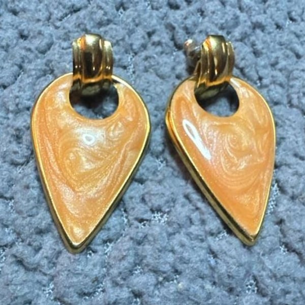 Vintage Gold Tone Peach Swirl Enamel Teardrop Earrings