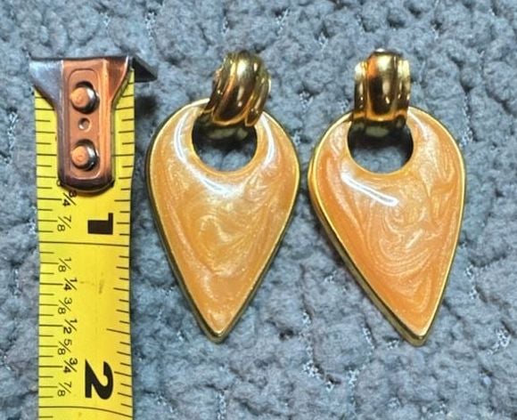 Vintage Gold Tone Peach Swirl Enamel Teardrop Earrings 4