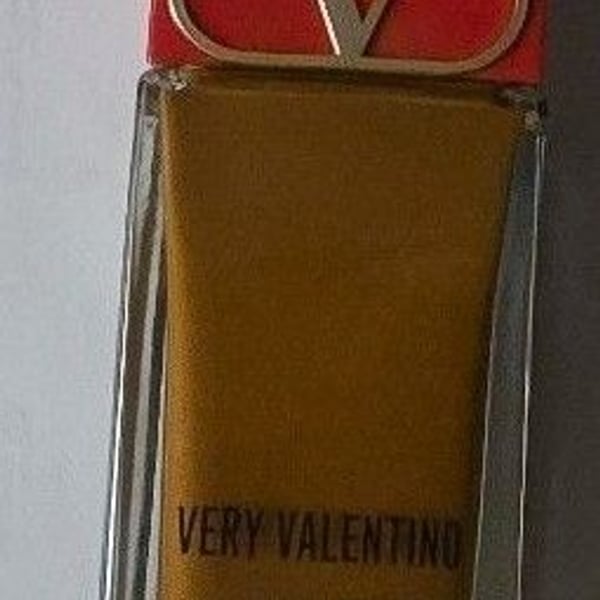 Valentino Very Valentino Foundation 0.84 oz. New