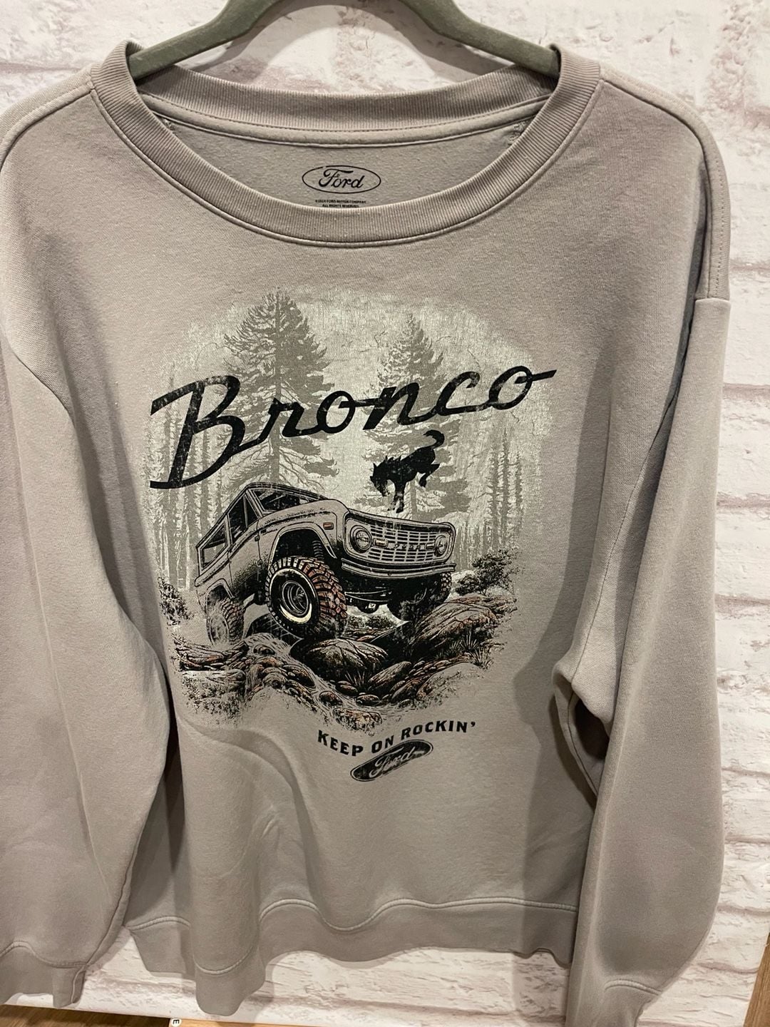 Ford Bronco Sweatshirt Size XL Gray Graphic Crewneck Fleece Pullover 8