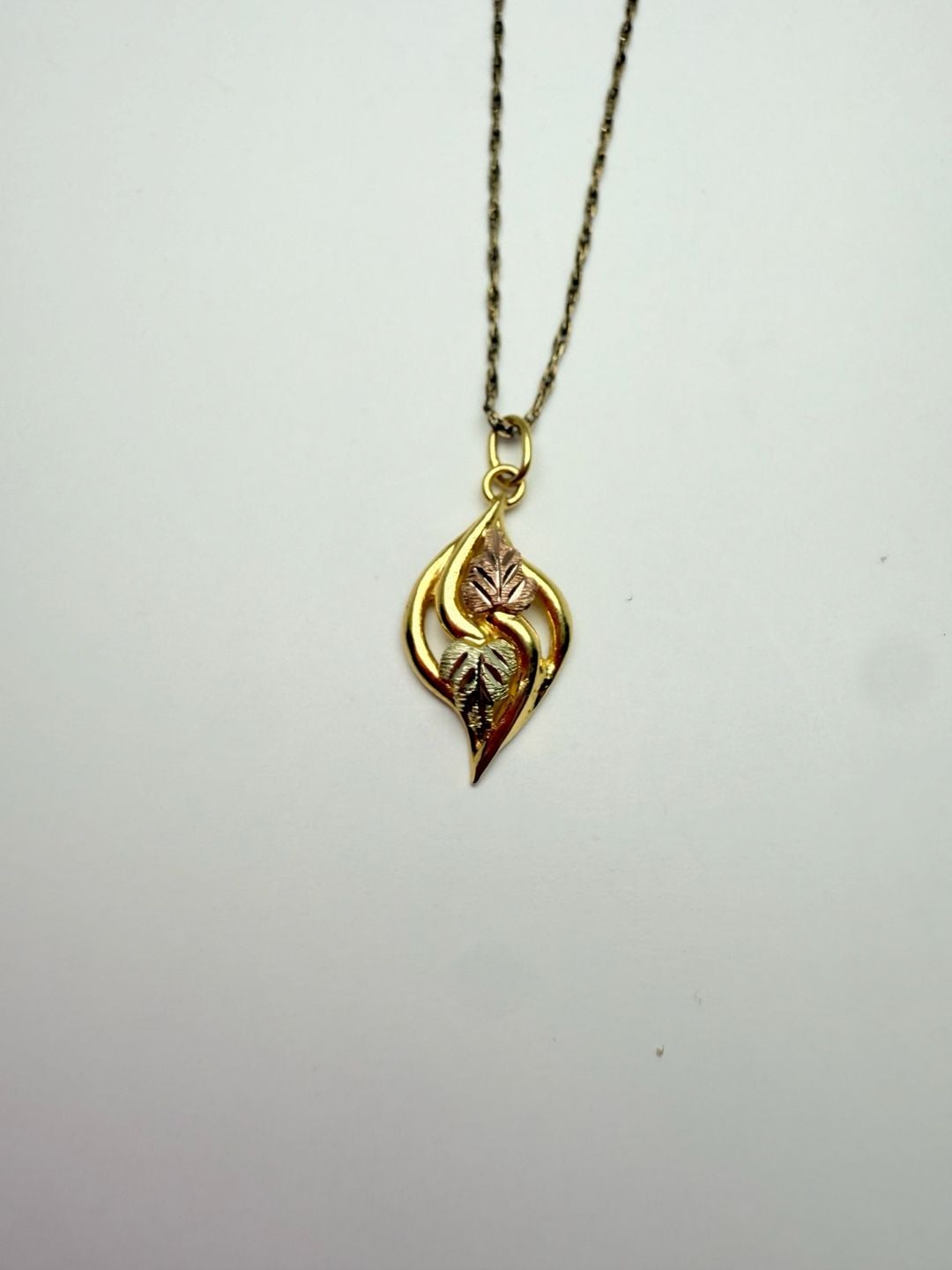 Landstroms Black Hills Gold Leaf Pendant Necklace Tri-Tone 10K 7