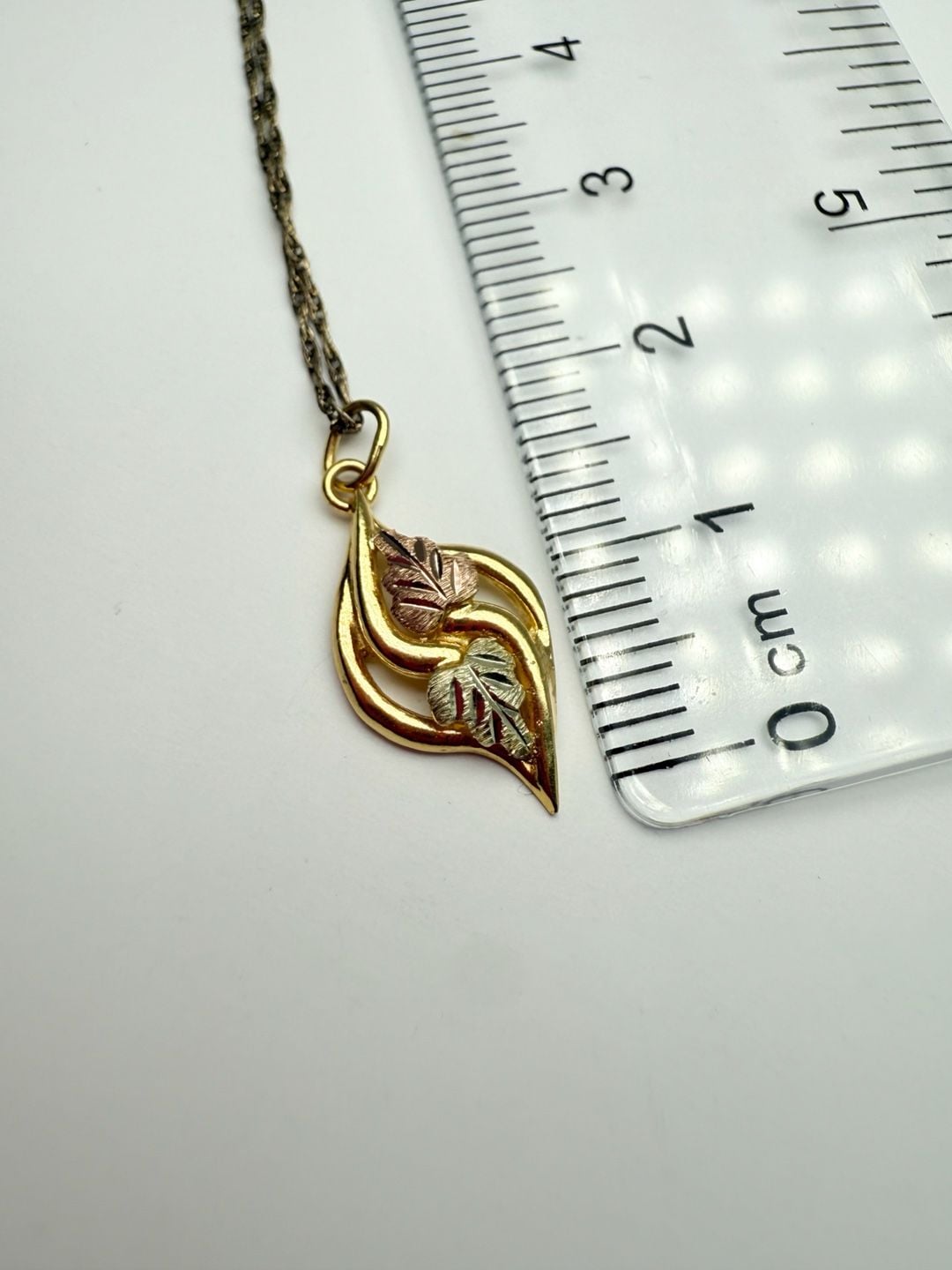 Landstroms Black Hills Gold Leaf Pendant Necklace Tri-Tone 10K 8