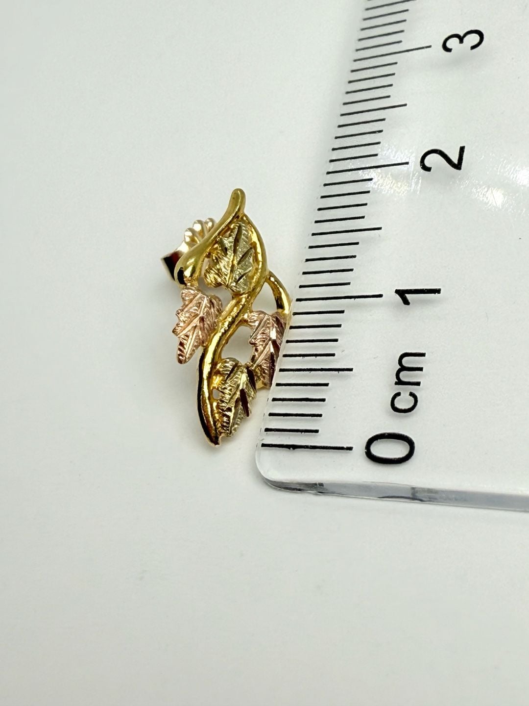 Black Hills Gold Pierced Earrings Landstroms 10k 5