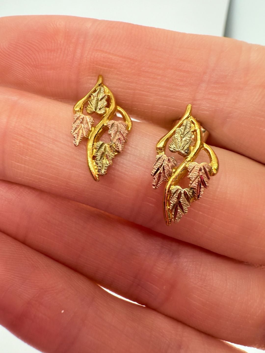 Black Hills Gold Pierced Earrings Landstroms 10k 6