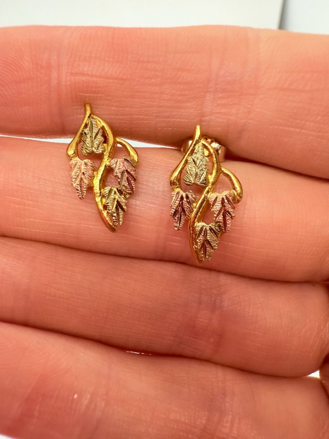 Black Hills Gold Pierced Earrings Landstroms 10k 7