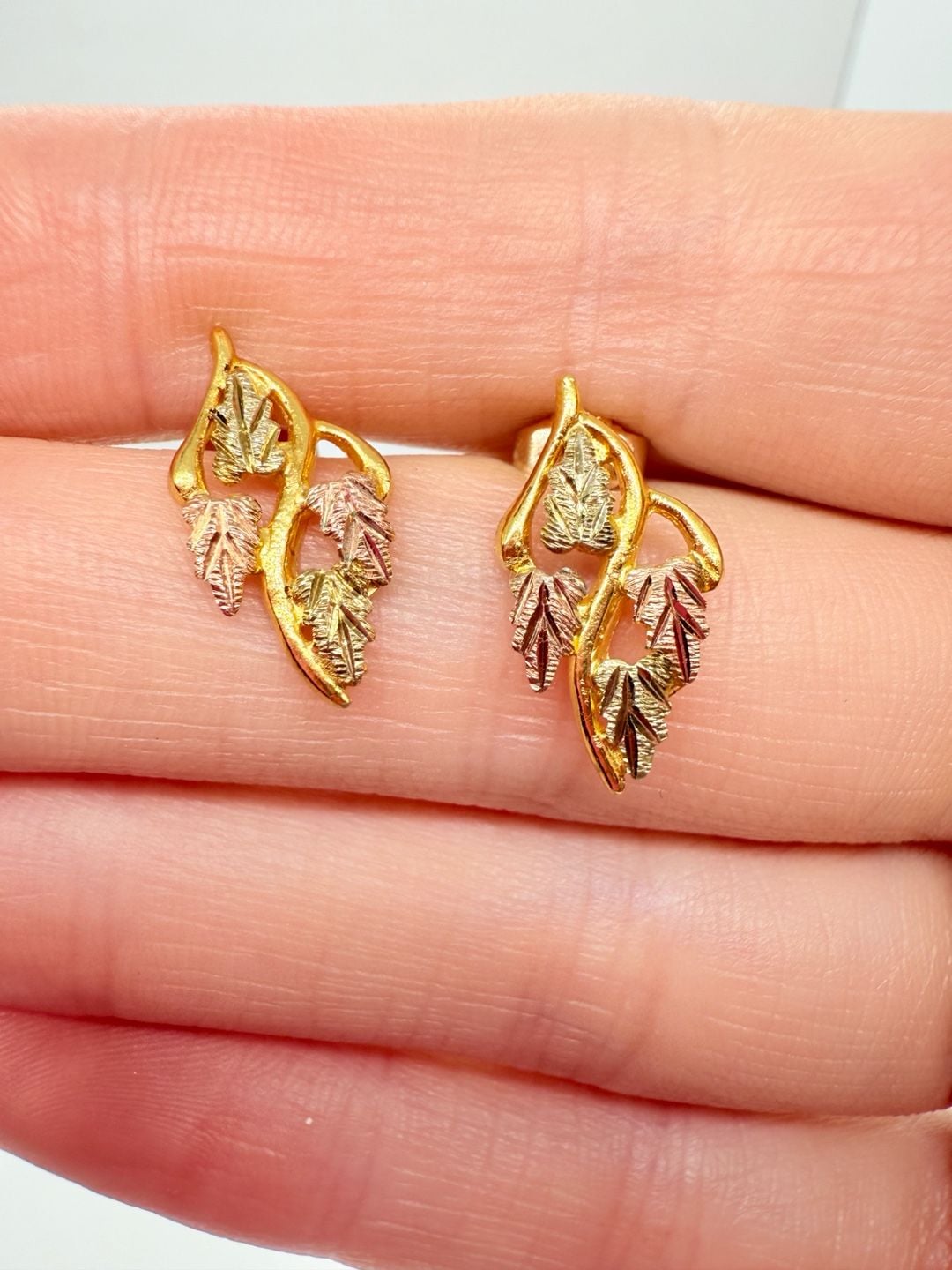 Black Hills Gold Pierced Earrings Landstroms 10k 8