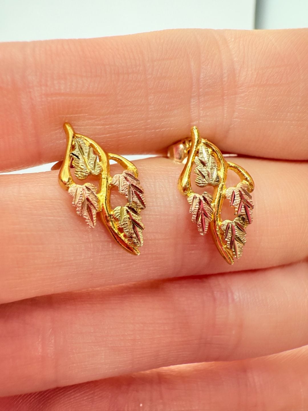 Black Hills Gold Pierced Earrings Landstroms 10k 9