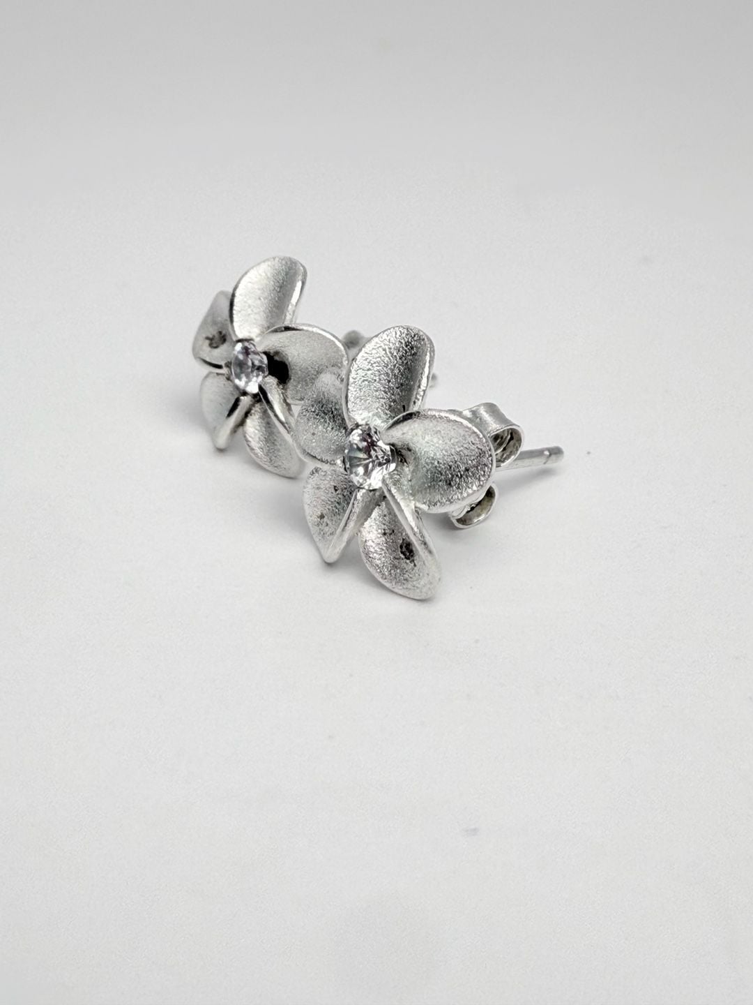 2W 925 Sterling Silver Plumeria Flower CZ Stud Earrings 3