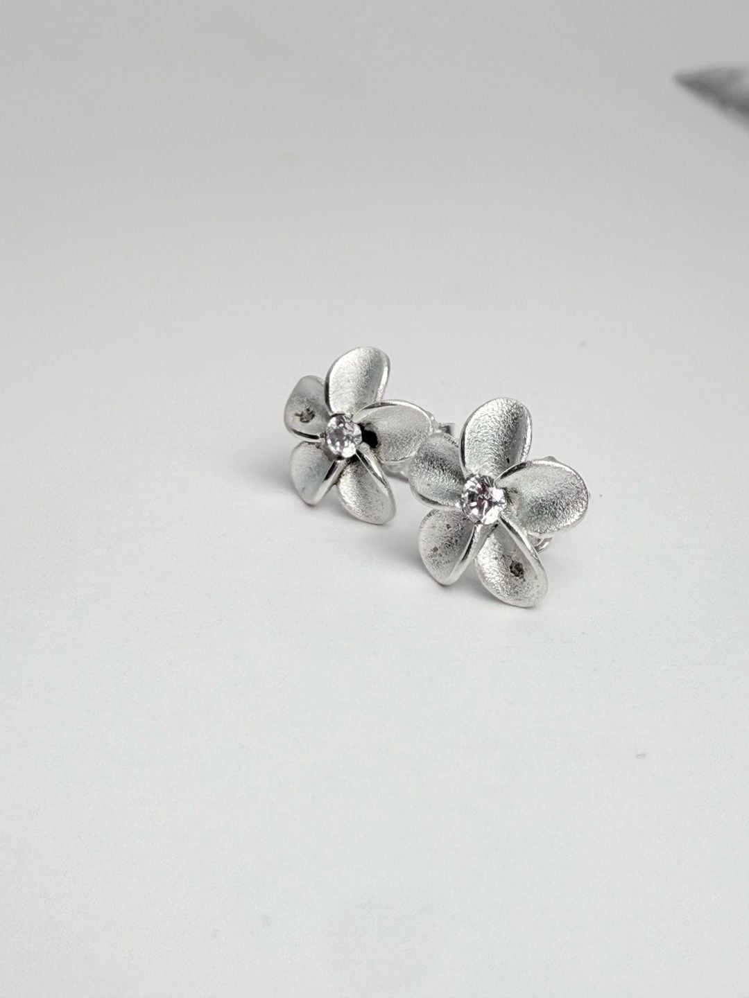2W 925 Sterling Silver Plumeria Flower CZ Stud Earrings 8