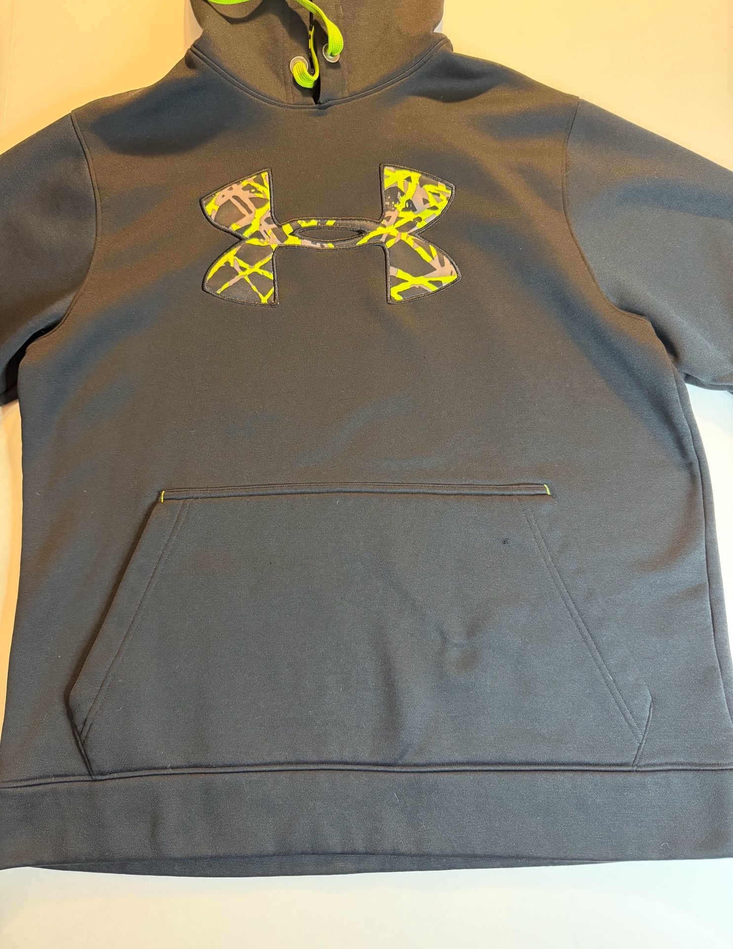 Under Armour Hoodie Size MD Black Camo Logo Pullover Fleece 2