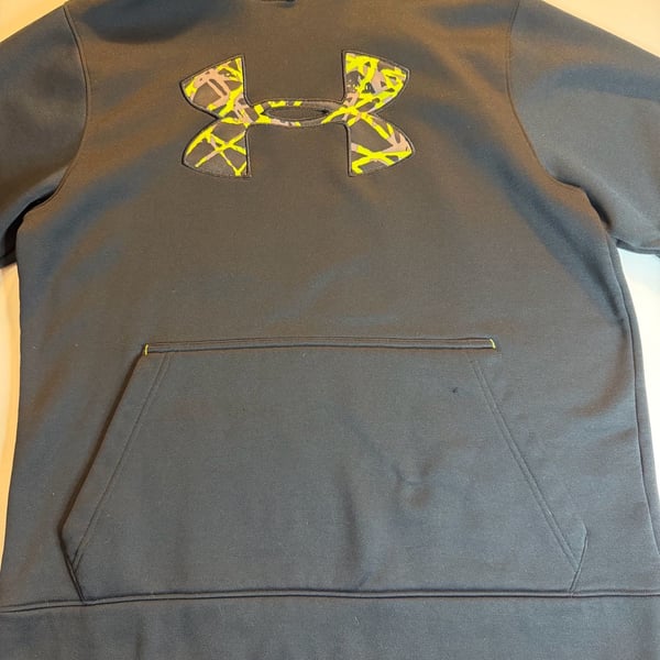 Under Armour Hoodie Size MD Black Camo Logo Pullover Fleece