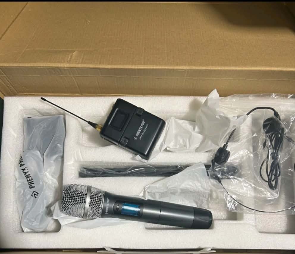 PTU-2U-1H1B True Diversity Wireless Microphone System 5