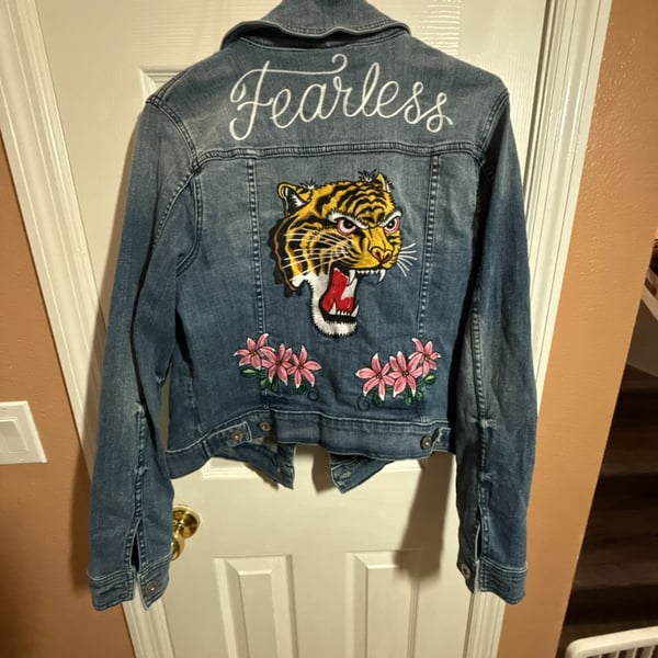 Torrid Denim Jacket Size 00 Blue Tiger Floral Embroidered Fearless