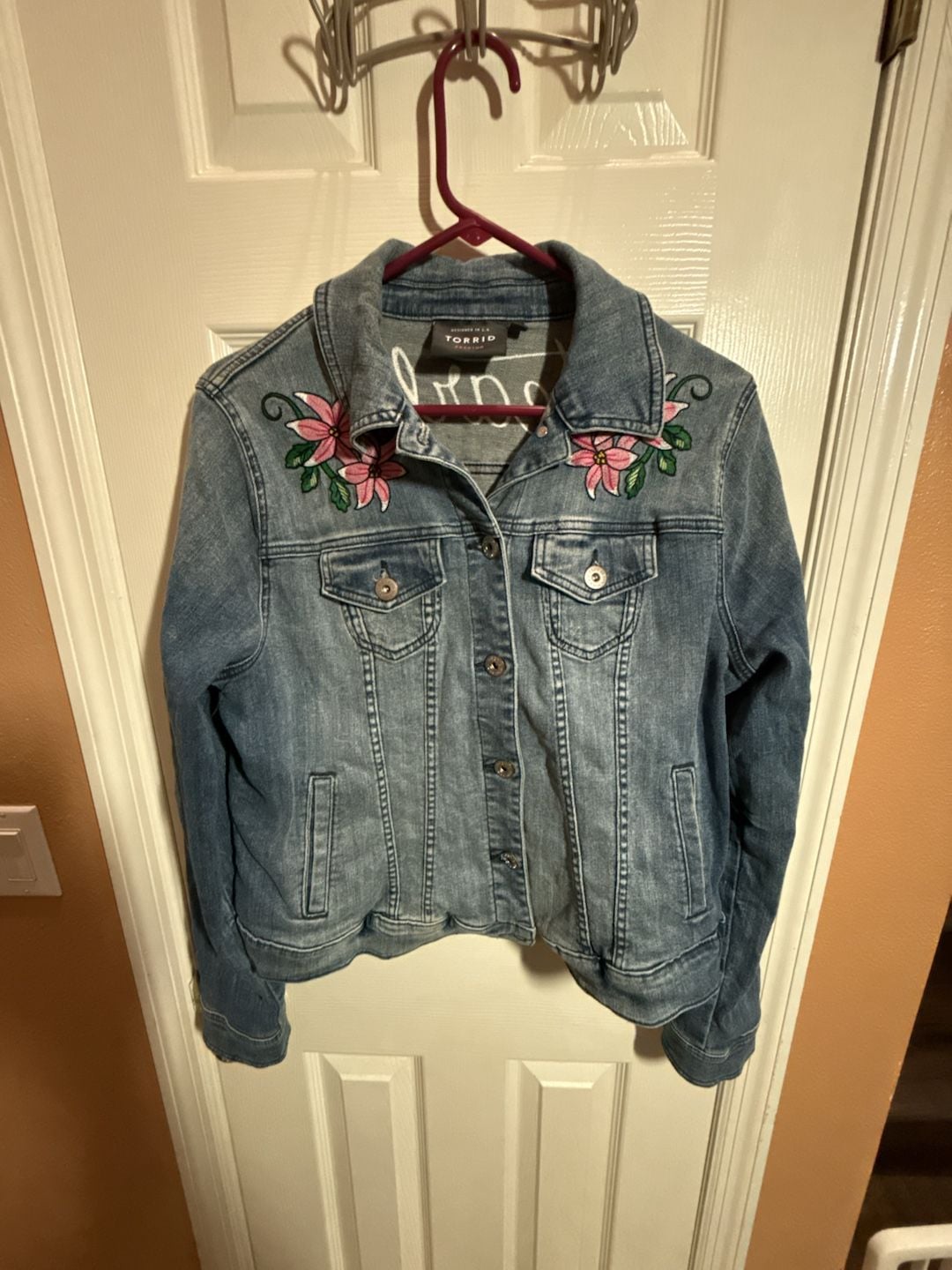 Torrid Denim Jacket Size 00 Blue Tiger Floral Embroidered Fearless 7