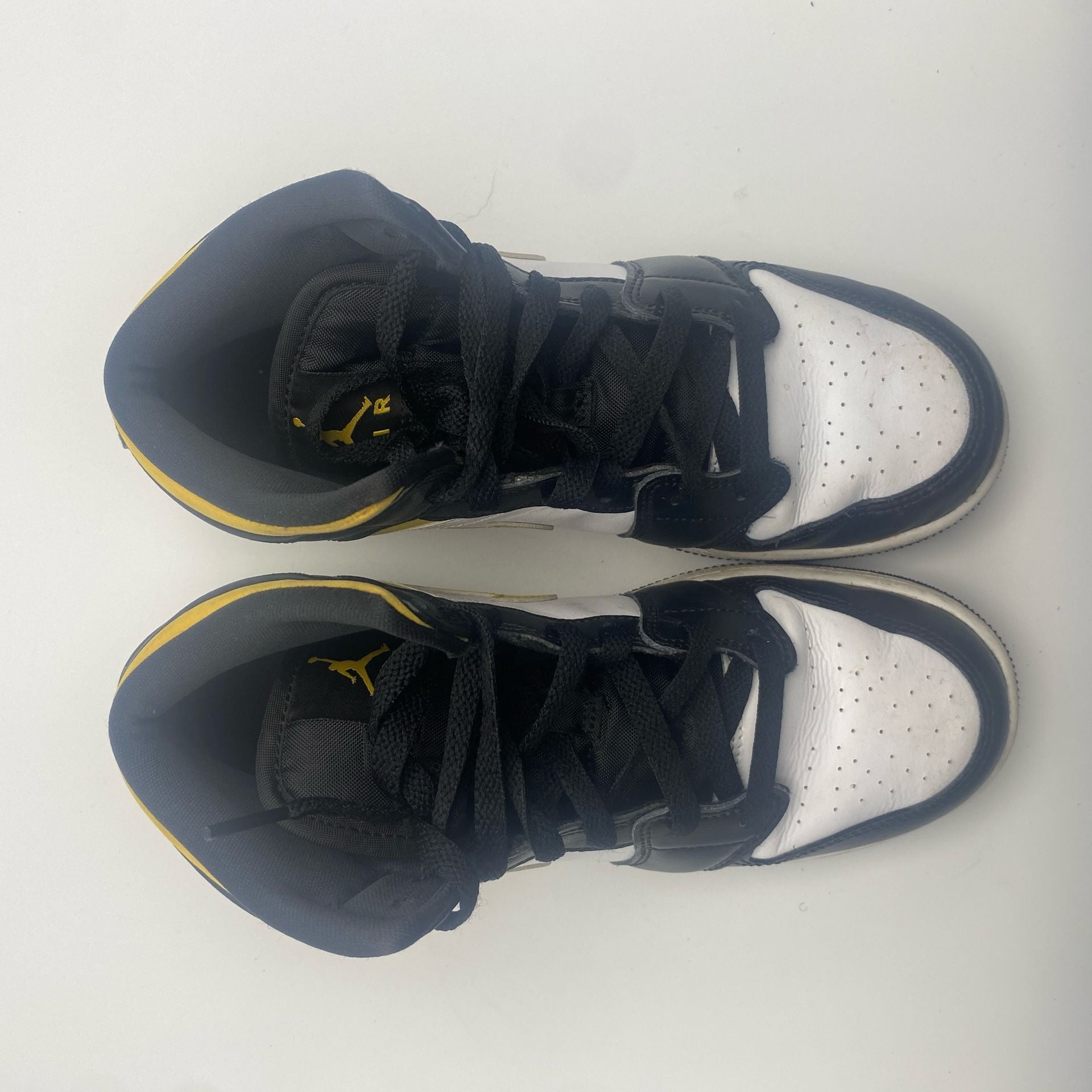 Nike Air Jordan 1 Retro Mid Pollen White Black 554724-177 Size Youth 5.5 (R1024) 5