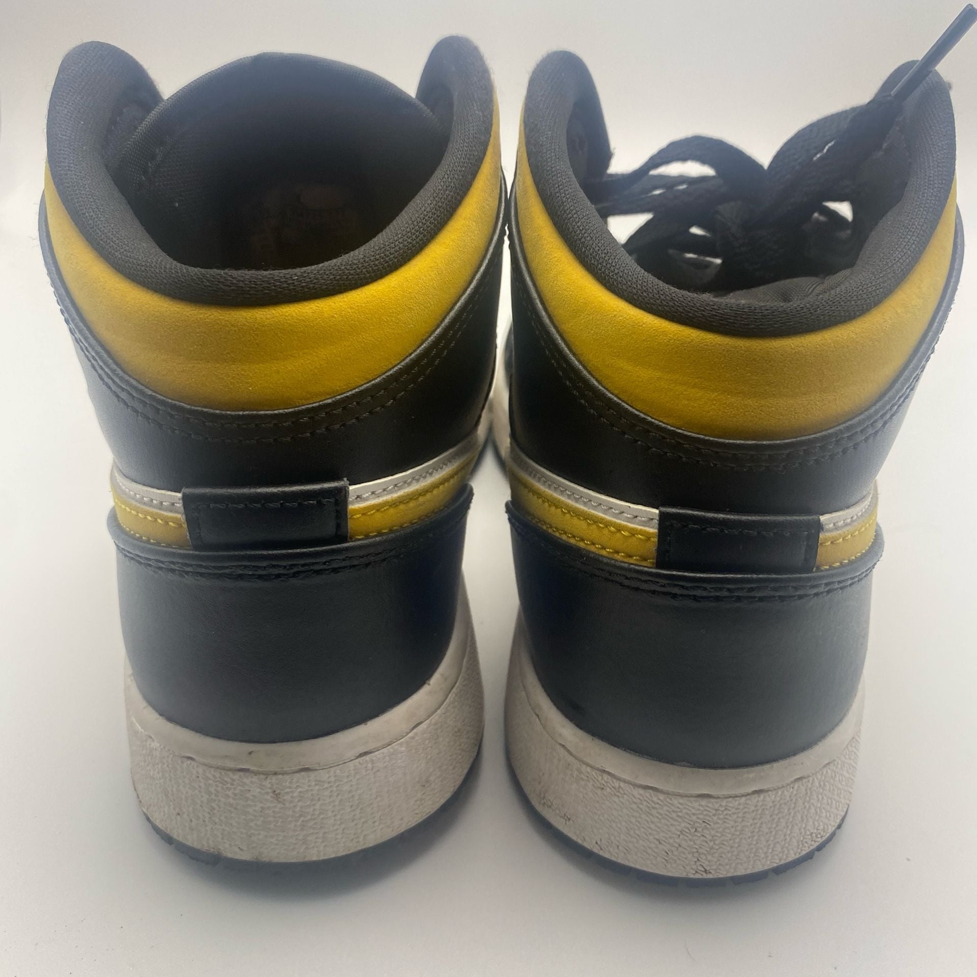 Nike Air Jordan 1 Retro Mid Pollen White Black 554724-177 Size Youth 5.5 (R1024) 8