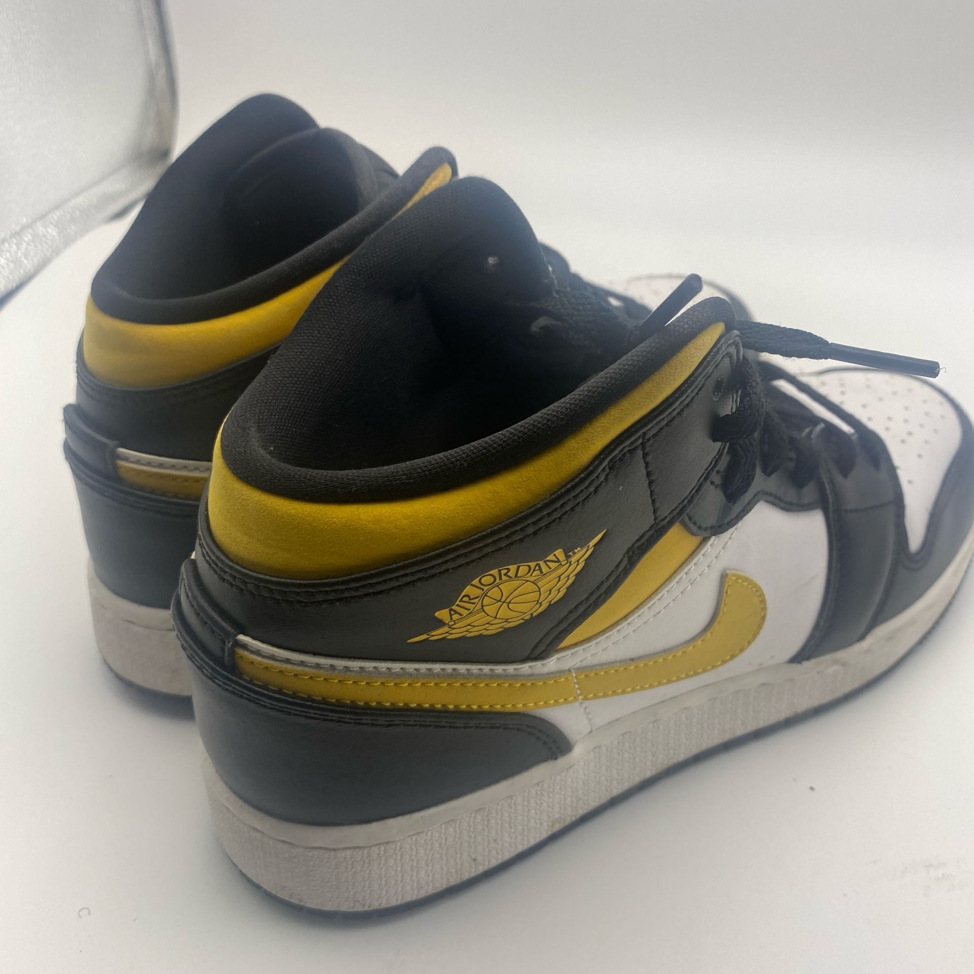 Nike Air Jordan 1 Retro Mid Pollen White Black 554724-177 Size Youth 5.5 (R1024) 9