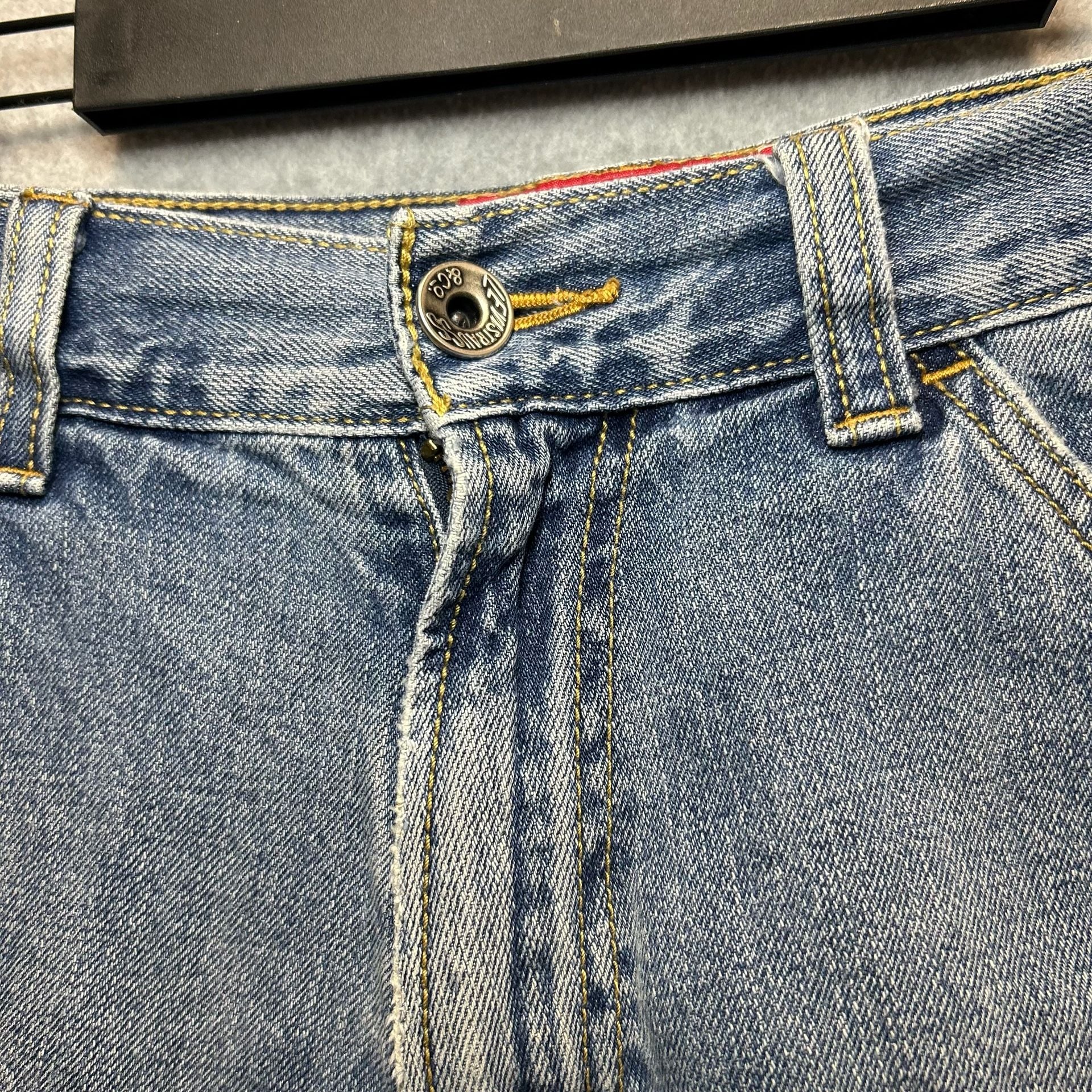 Vintage Levi's Men’s Light Wash Denim Carpenter Jorts Size W30 3